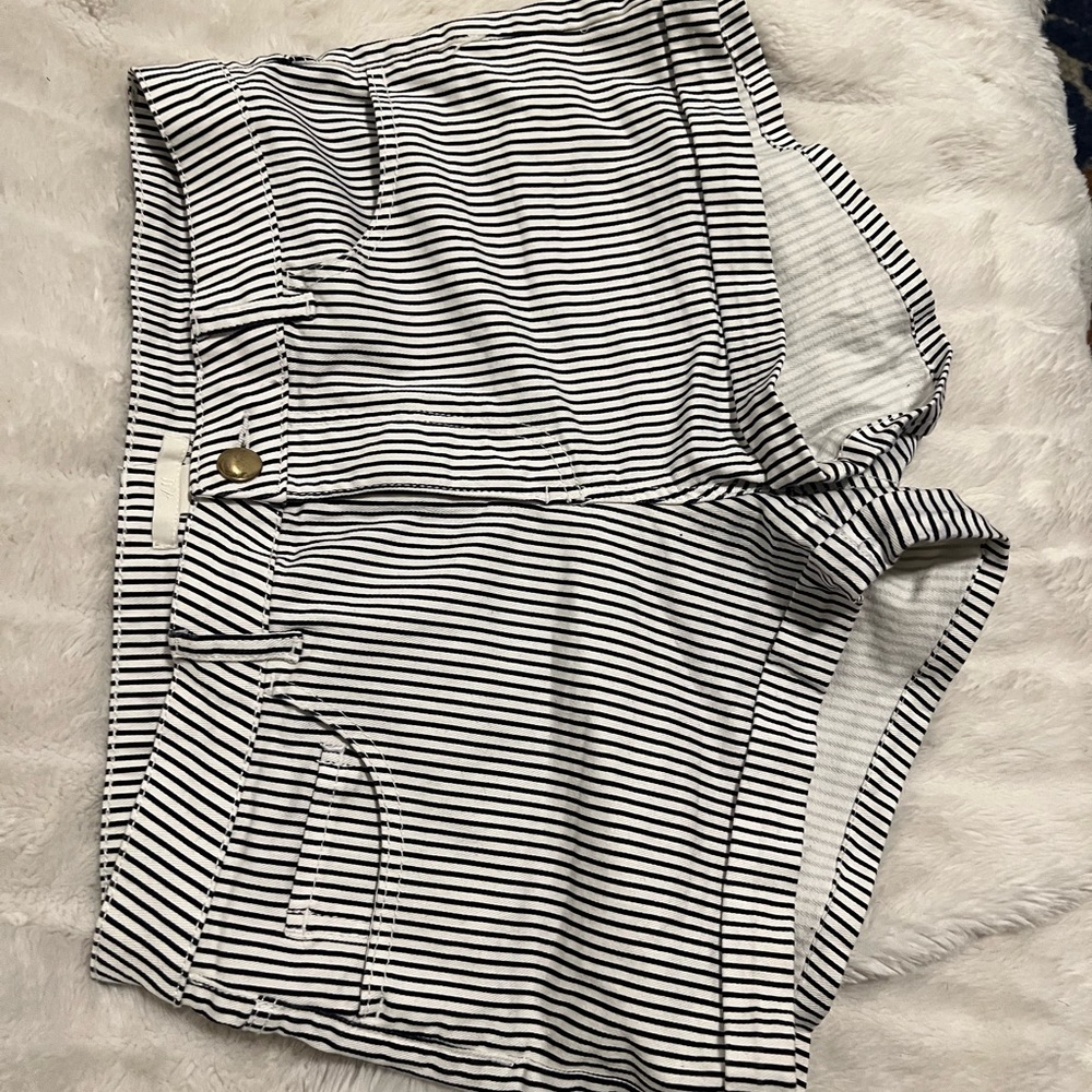 H&M short short White and navy striped. Size 6.